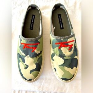 Tommy Hilfiger camo slide on shoes. Nylon canvas write orange embroidered logo.